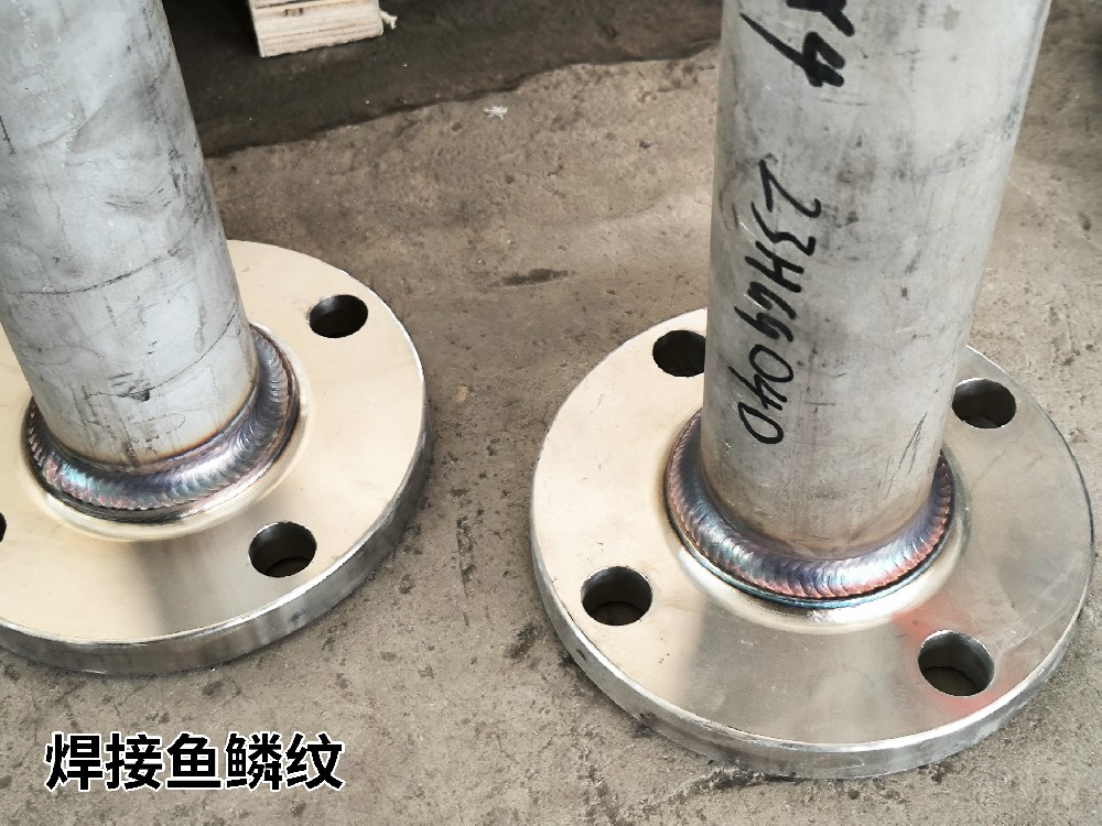 衡水客戶碳鋼壓力容器現(xiàn)場(chǎng)調(diào)試，工人很快學(xué)會(huì)